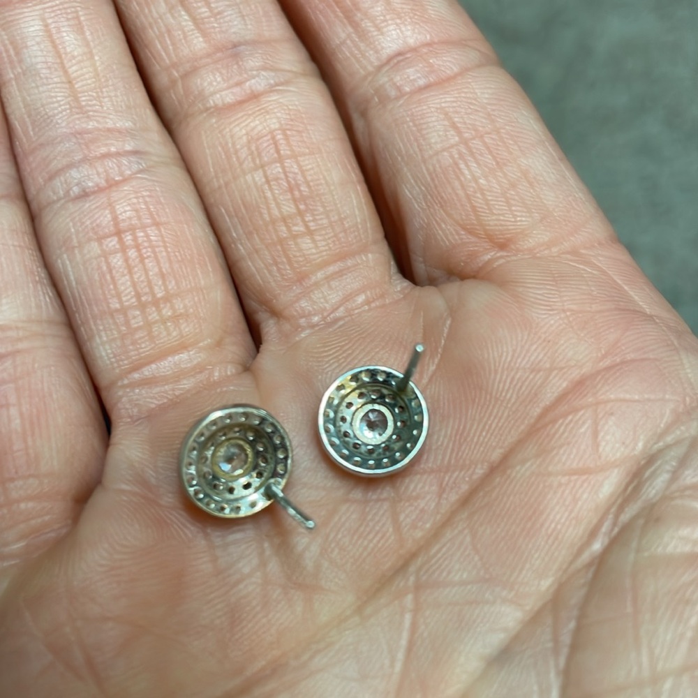 Diamond studs - Picture 5 of 6